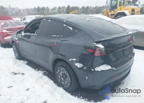 2024 Tesla Model Y Long Range Single Motor Rear-Wheel Drive/Rwd z USA, uszkodzony, nr VIN 7SAYGDED0RF110081